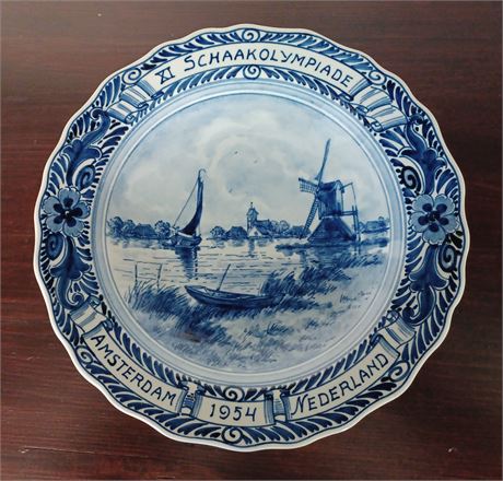 DELFTS BLUE PLATE XI Schaakolympiade. 1954 Amsterdam