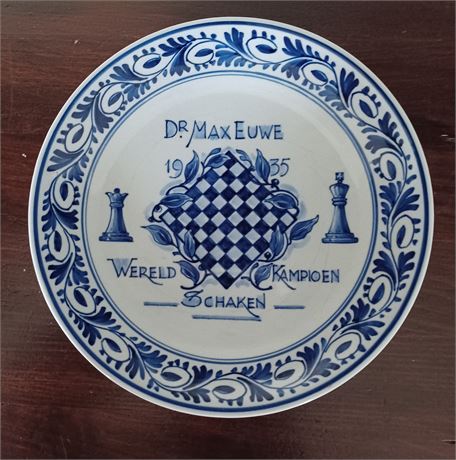 DELFTS BLUE PLATE Dr. Max Euwe Wereldkampioen schaken 1935